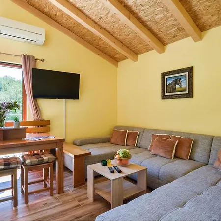 Luxurious Home In Maovice With Sauna بيت للعطل Maovice