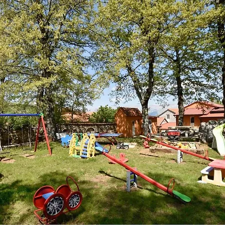 Luxurious Home In Maovice With Sauna بيت للعطل *