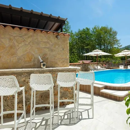 Luxurious Home In Maovice With Sauna بيت للعطل Maovice