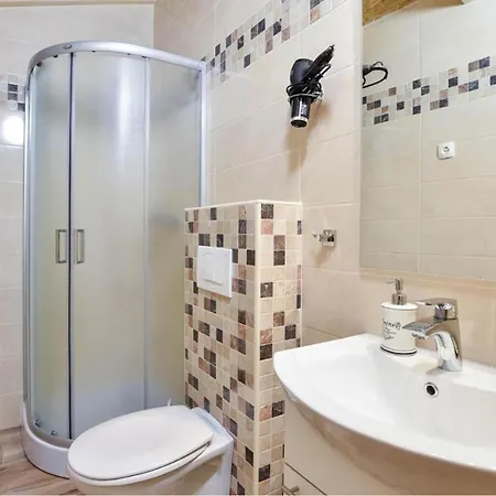 Luxurious Home In Maovice With Sauna
